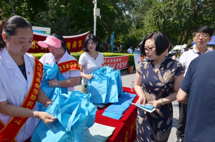黑龙江省开展“世界肝炎日”宣传活动